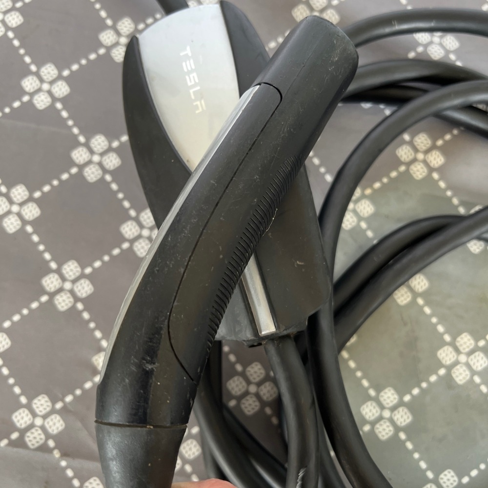 Tesla Gen 1 Universal Mobile Connector 40A NEMA 14-50 EV Charger 1058221-01-E - Picture 9 of 10